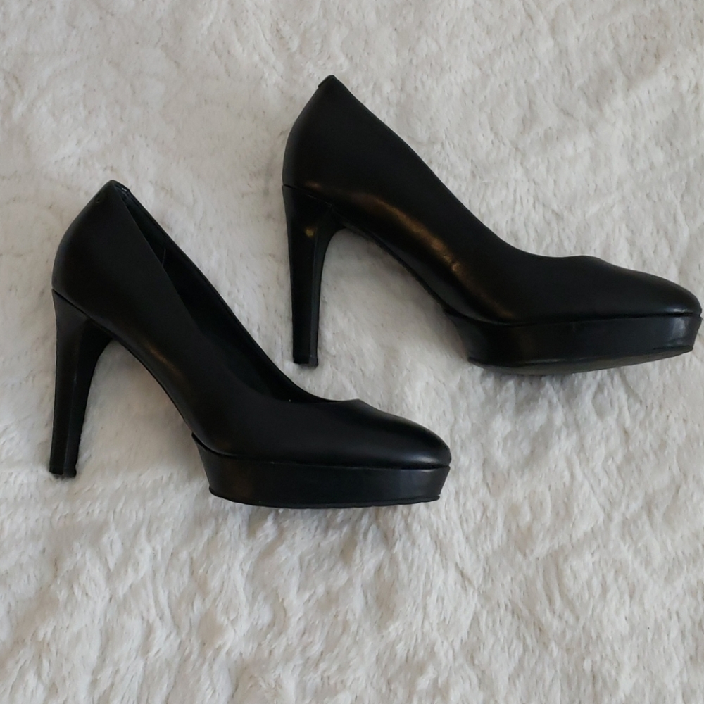 Rockport Classic Black Pumps